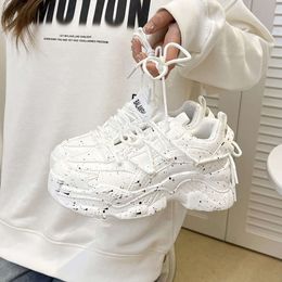 Liying New Zi Yang 2024 Zhao Lusi même style blanc à jet d'encre épais papa 8872 Chaussures étudiantes 56858 71038