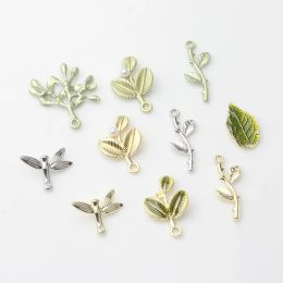 Zinc Alloy Ematel Charms Mini Leaf Charms Pendant 10pcs / Lot pour collier de bijoux de bricolage Faire des accessoires de recherche