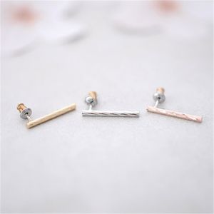 Alliage de zinc torsadé lien tige mode boucles d'oreilles, personnalité long tube boucles d'oreilles en gros livraison gratuite femmes vacances meilleur cadeau