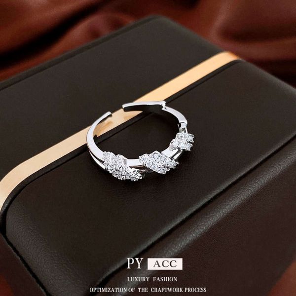 Anillo de rayas envueltas de circón de Corea del Sur, diseño de alta calidad, pequeño y minimalista para el anillo de dedo índice, artesanía