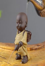 Zisha Tea Pet Filer Peeing Decoración de Little Monk Creative Piss Infantil Spray Spray Ceramic Carácter Filtro de té Accesorios3092475