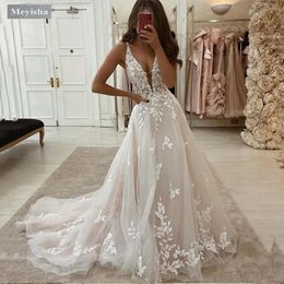ZJ6040 exquise robe de mariée sans manches grande taille col en v Tulle a-ligne robes de mariée lumière Champagne Applique
