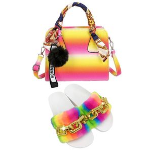 Zomer Schoenen Dames Chaussure et Sac Ensemble Mignon Sals Rainbow Sacs À Main Hbags Pantoufles Designer Diapositives Chaîne En Fausse Fourrure Chanclas 0227